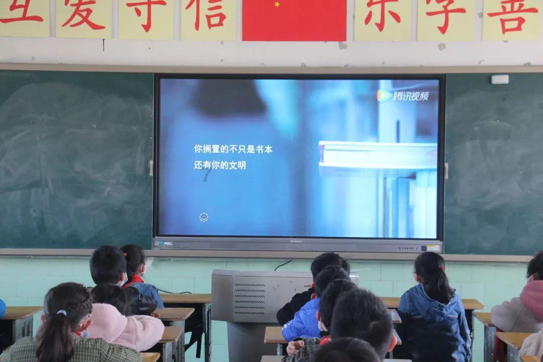 南京江北新区综合行政执法部门开展冬季占道洗车整治